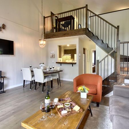 Stunning Condo - View On Lake Tremblant & Mountain 몽트랑블랑 외부 사진