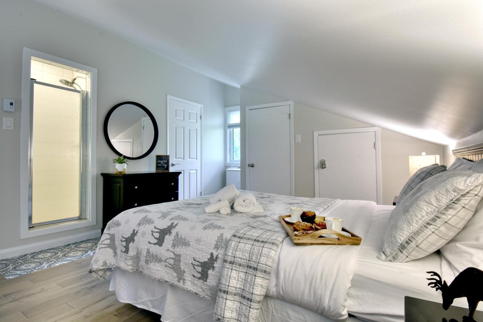 Stunning Condo - View On Lake Tremblant & Mountain 몽트랑블랑 외부 사진