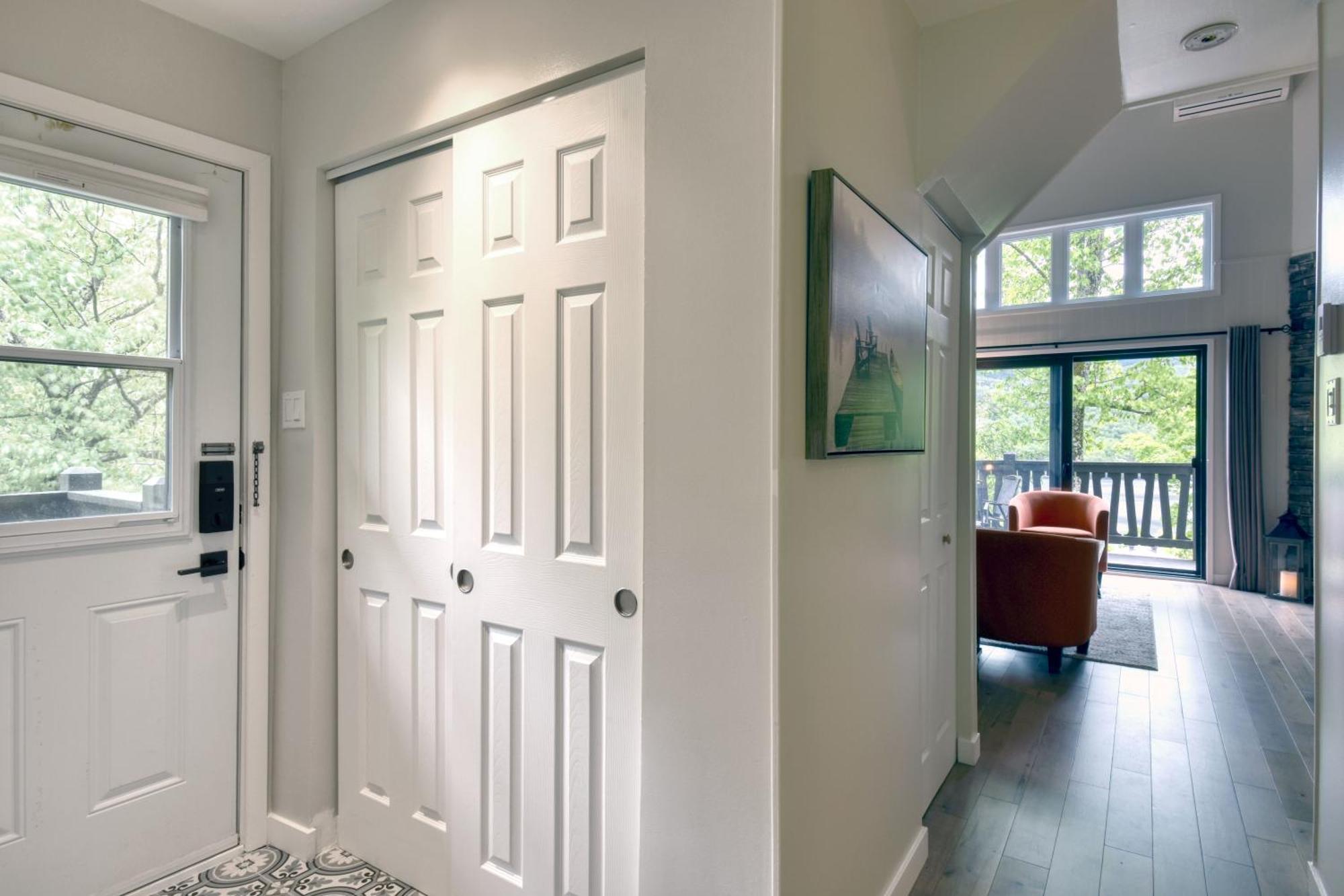 Stunning Condo - View On Lake Tremblant & Mountain 몽트랑블랑 외부 사진