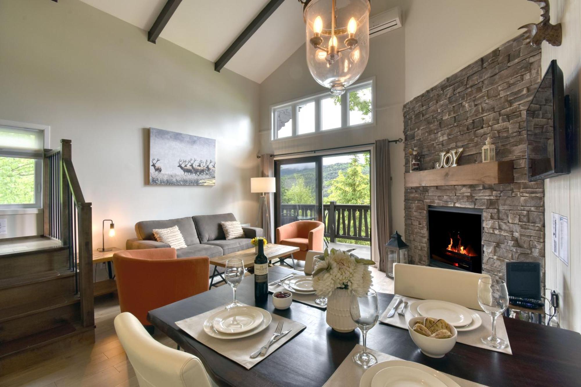 Stunning Condo - View On Lake Tremblant & Mountain 몽트랑블랑 외부 사진