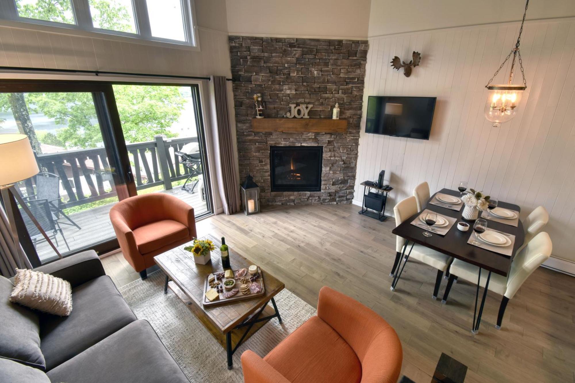 Stunning Condo - View On Lake Tremblant & Mountain 몽트랑블랑 외부 사진